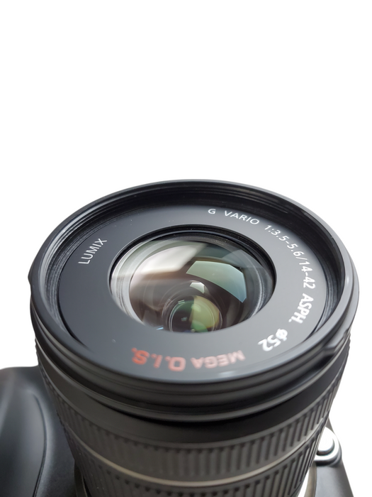 Panasonic DMC-G3 16.1MP Mirrorless Camera w. 14-42mm Lens + Battery