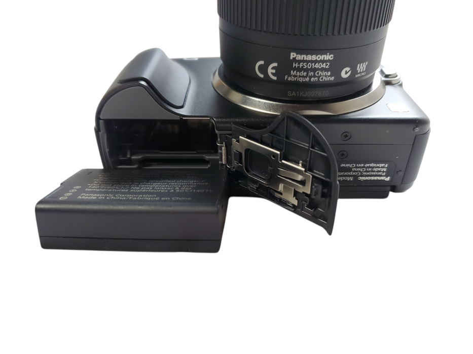 Panasonic DMC-G3 16.1MP Mirrorless Camera w. 14-42mm Lens + Battery