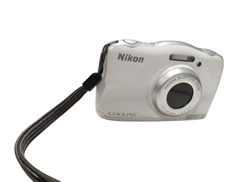Nikon Cool Pix Digital Camera Nikkor 3x Optical Zoom Waterproof Model: S33