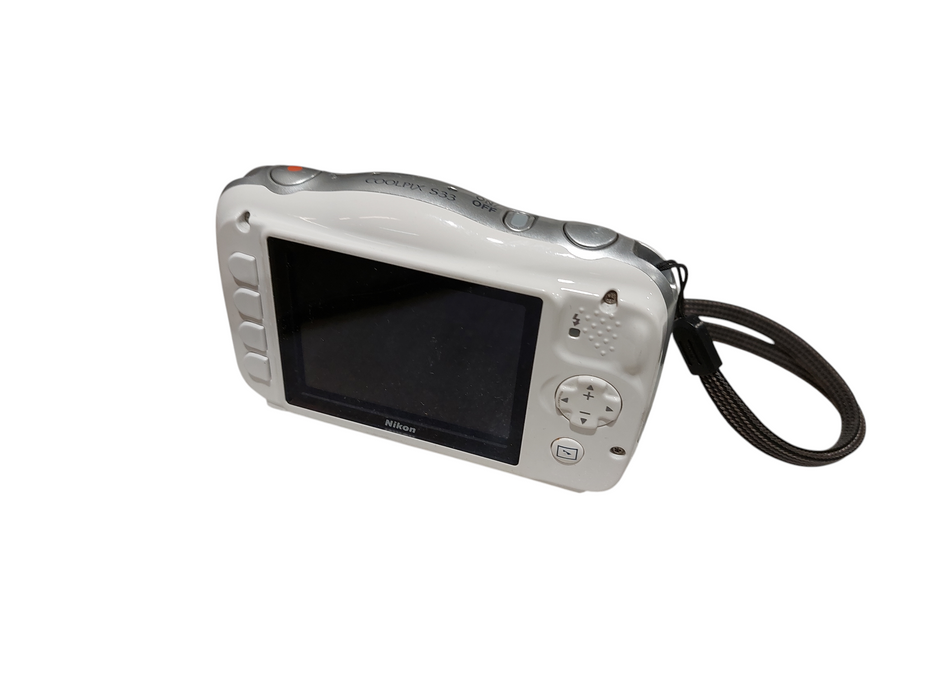 Nikon Cool Pix Digital Camera Nikkor 3x Optical Zoom Waterproof Model: S33