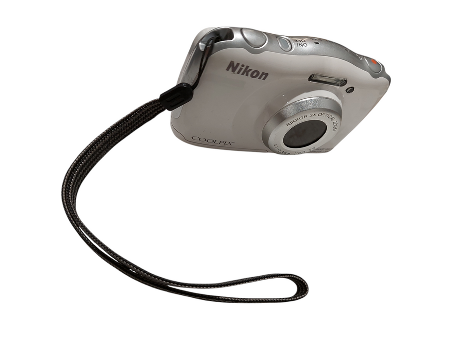 Nikon Cool Pix Digital Camera Nikkor 3x Optical Zoom Waterproof Model: S33