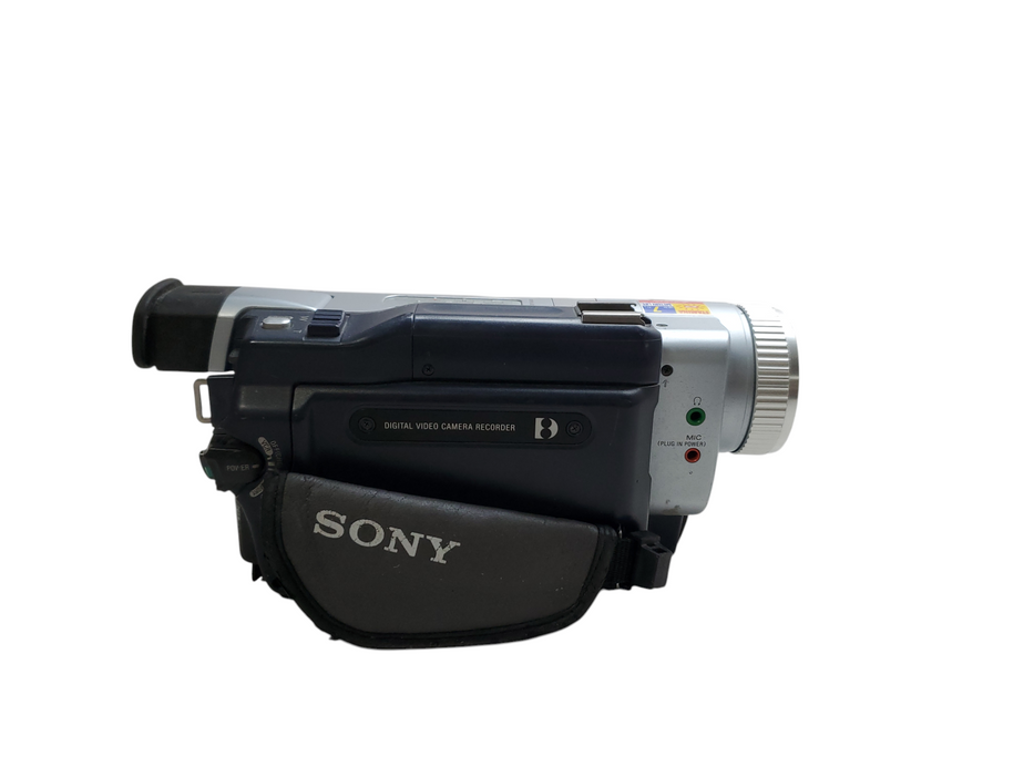 Sony DCR-TRV730 Digital 8 Digital Video Camera Recorder + Battery