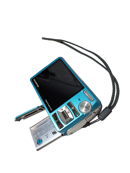 Olympus Stylus 820 Blue Digital Camera Hyper Crystal LCD