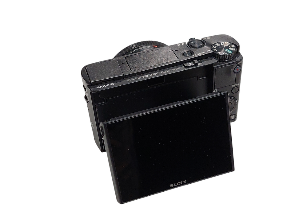 Sony Cyber-Shot Exmor RS 4K  RX100 Model: DSC-RX100M7 No battery , shutter issue