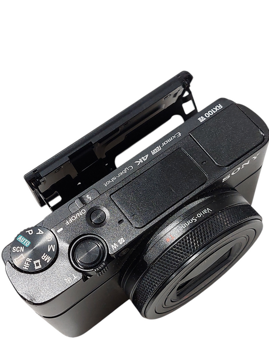 Sony Cyber-Shot Exmor RS 4K  RX100 Model: DSC-RX100M7 No battery , shutter issue