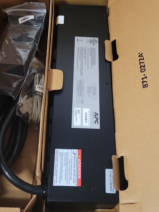 Open-Box APC AP7902B Switched Rack PDU 1U 120VAC 24A 50/60Hz 16-Outlet
