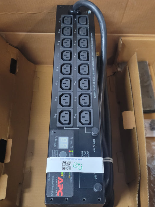 Open-Box APC AP7911B 2U Switched Rack PDU 30A 200V C13 16-Outlet