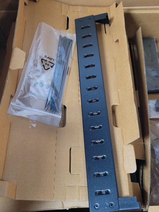 Open-Box APC AP7911B 2U Switched Rack PDU 30A 200V C13 16-Outlet