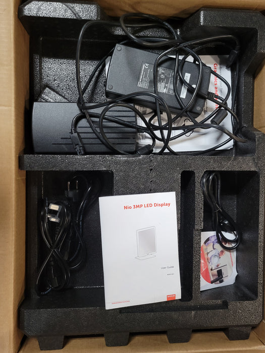 Barco MDNC-3321 Monitor 2MP 2048x1536 Resolution w/ Stand and power adapter READ