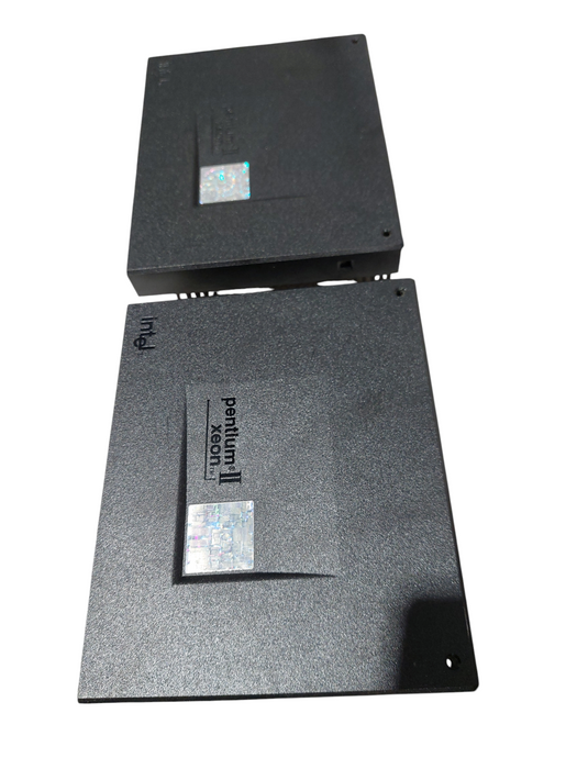 2 Vintage - Intel Pentium 2 Xeon 450/512/100 S2 19030248-0023 SL36W 94',97'