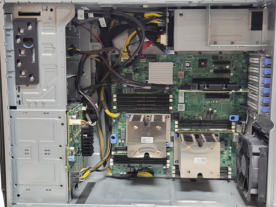 Dell PE T440, 2x Xeon Silver 4110 2.10GHz 32GB DDR4 PERC H330 2x PSU, 16x 2.5"