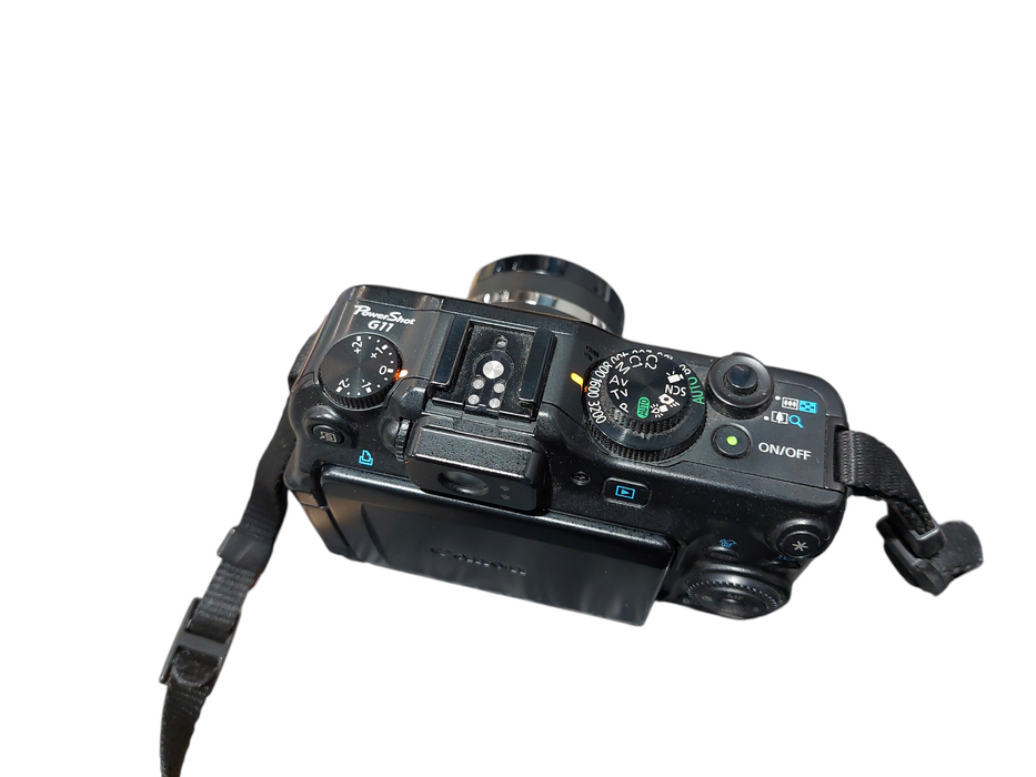 Canon PowerShot G11 Camera with case 10 MP High Sensitivity CCD Sensor