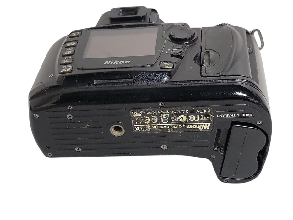 Nikon D70s Digital camera body only, READ