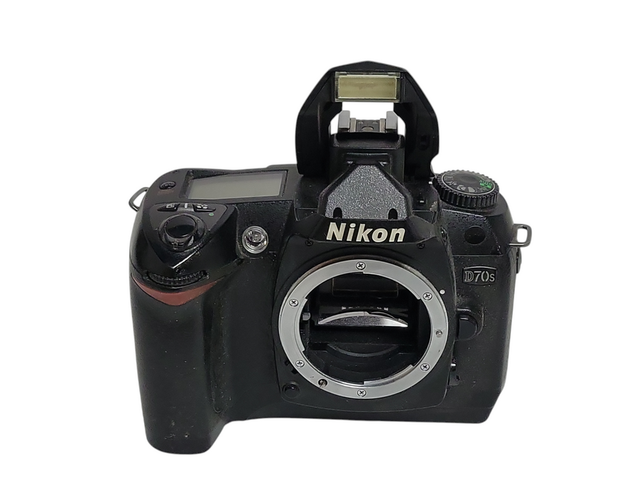 Nikon D70s Digital camera body only, READ