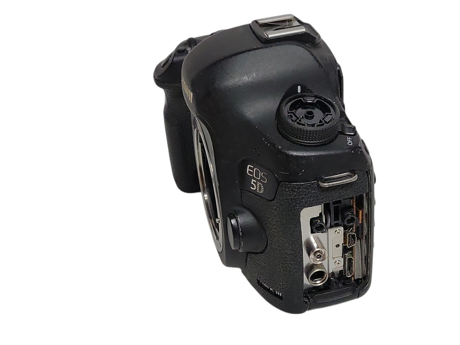 Canon EOS 5D Mark III Digital camera body only, READ