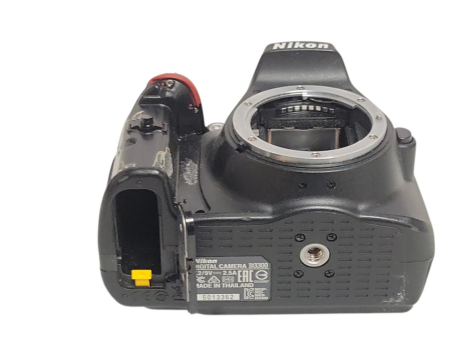 Nikon D3300 digital camera body only, READ