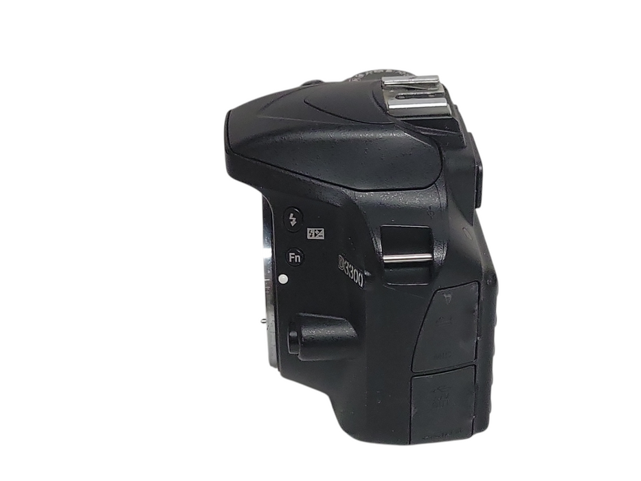 Nikon D3300 digital camera body only, READ