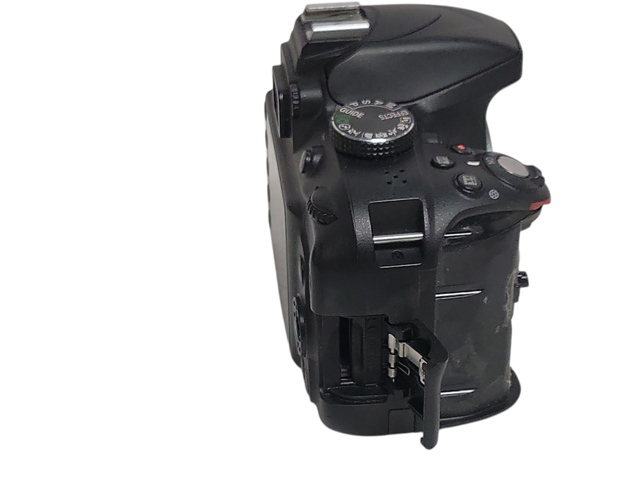 Nikon D3300 digital camera body only, READ