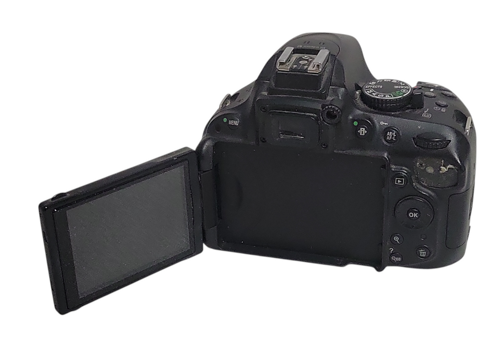 Nikon D5200 digital camera body only, READ