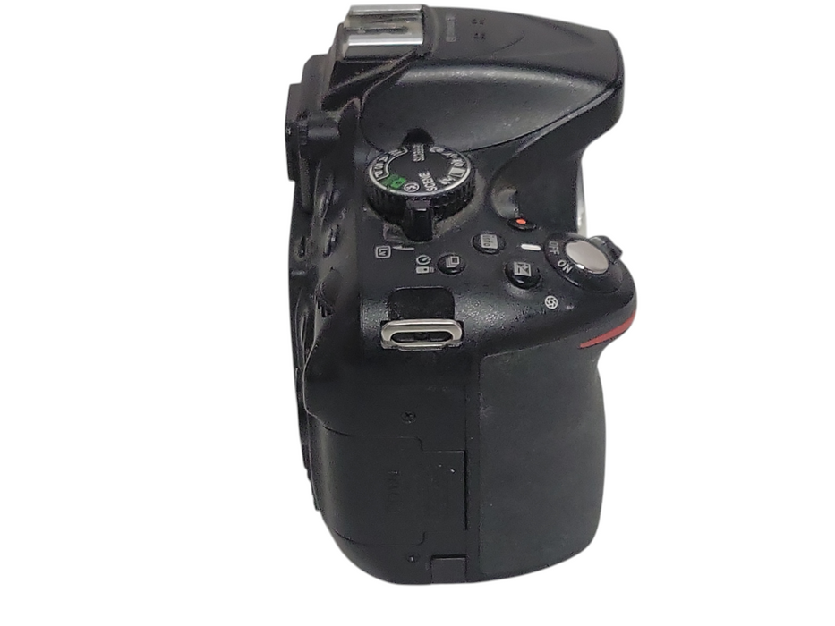 Nikon D5200 digital camera body only, READ