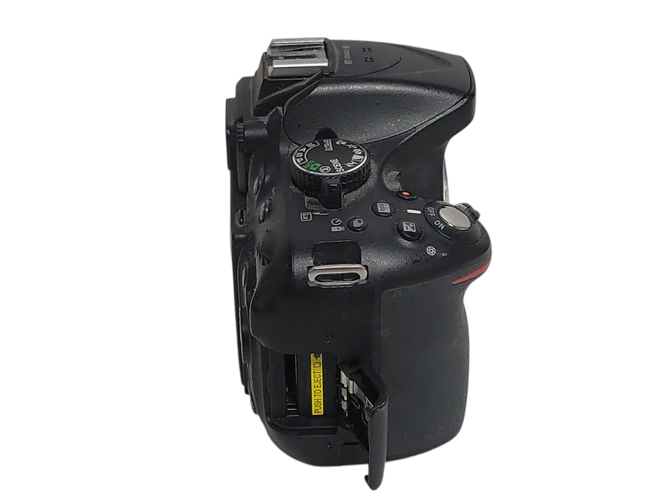 Nikon D5200 digital camera body only, READ