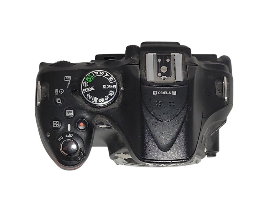 Nikon D5200 digital camera body only, READ