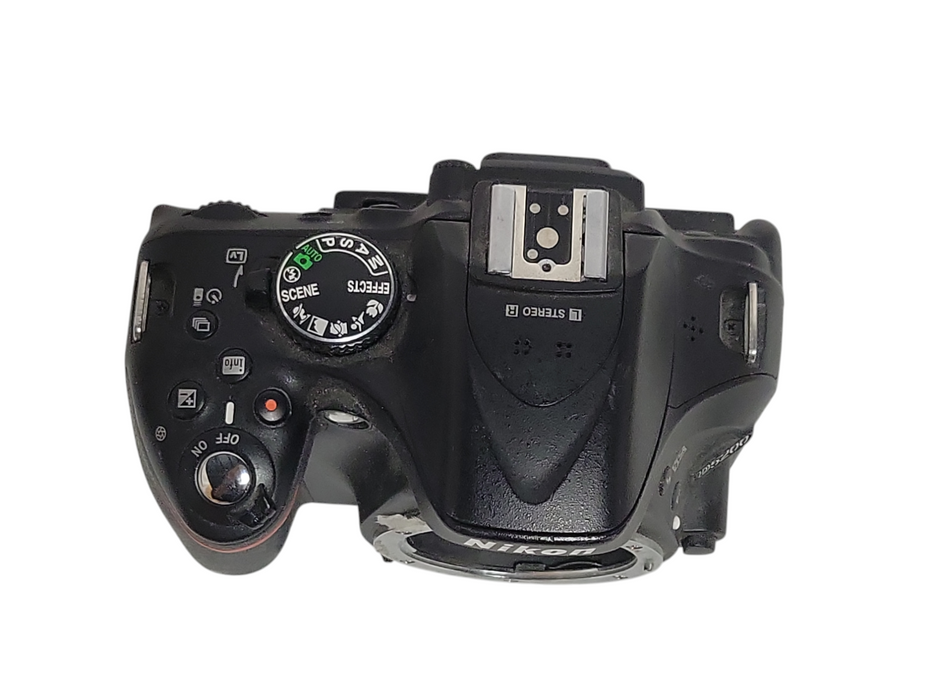 Nikon D5200 digital camera body only, READ