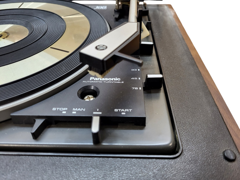 Vintage 1970s Panasonic SE-2300 Model 300 FM/AM Stereo Turntable