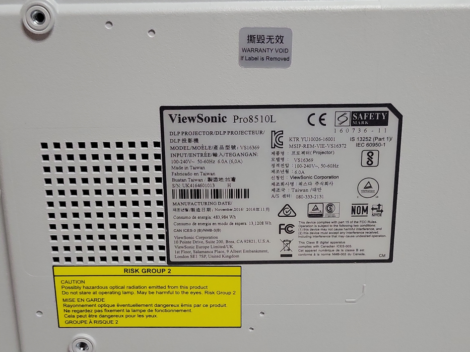 viewsonic pro8510l 5200 lumen DLP projector, only 59 Lamp hours, no remote