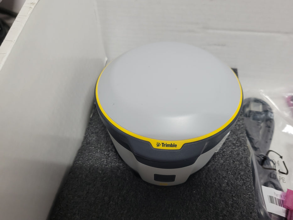 Open-Box Trimble R2 GNSS Receiver 99020-01 w/ batteries, charger, and power adap