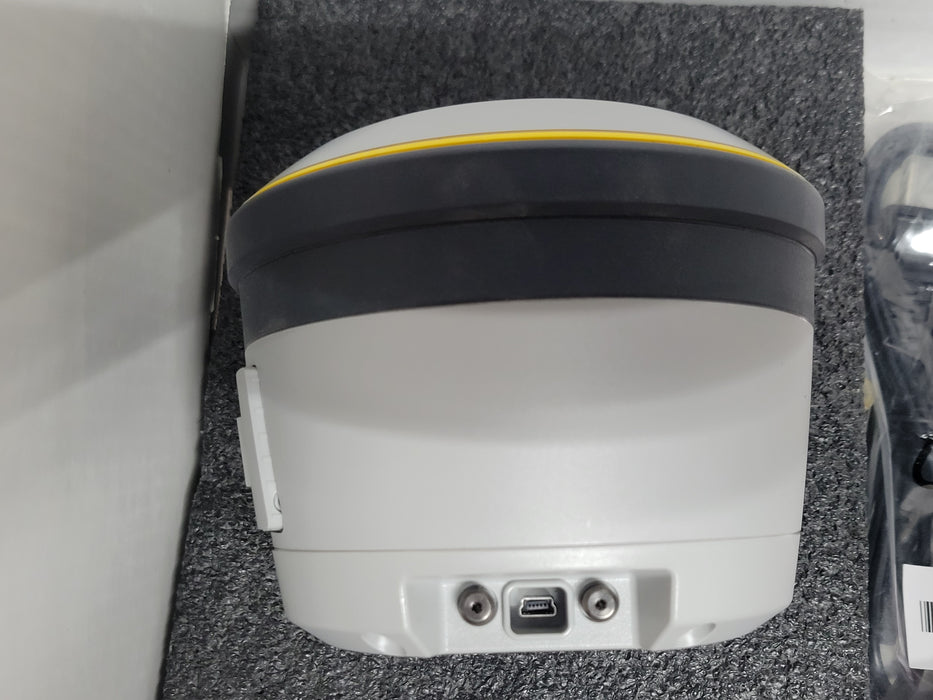 Open-Box Trimble R2 GNSS Receiver 99020-01 w/ batteries, charger, and power adap