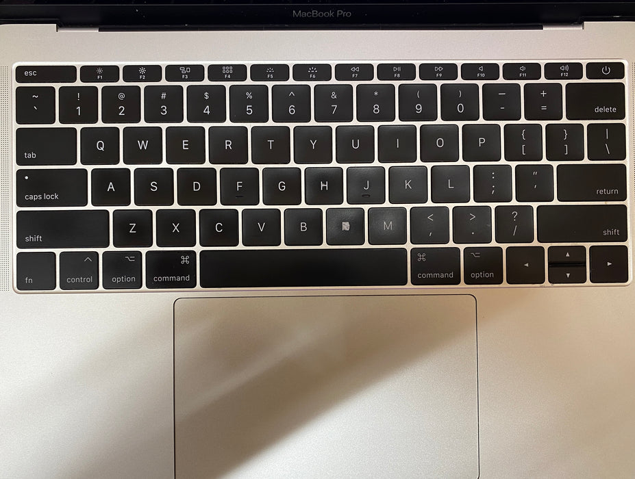 Apple MacBook Pro 13" 2017 i5-7360U 8GB RAM 256GB SSD READ!