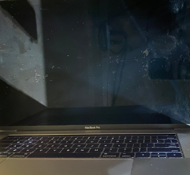 Apple MacBook Pro 15" 2016 i7-6700HQ Radeon Pro 450 2GB GPU 16GB 256GB SSD READ!