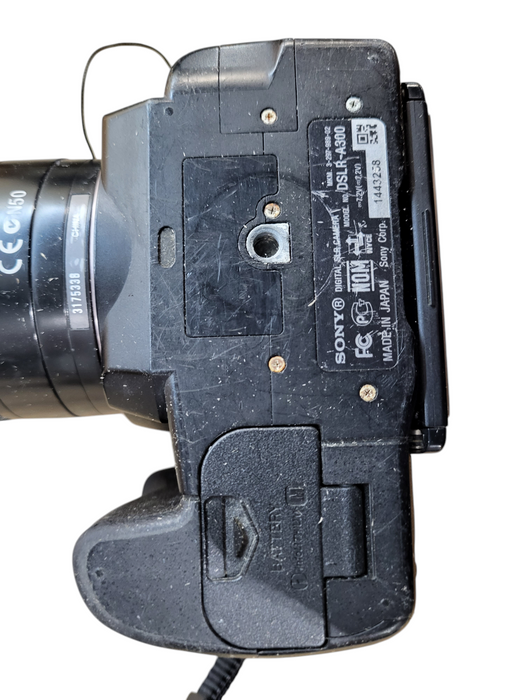 Sony DSLR-A300 Digital Camera 18-70mm Lens