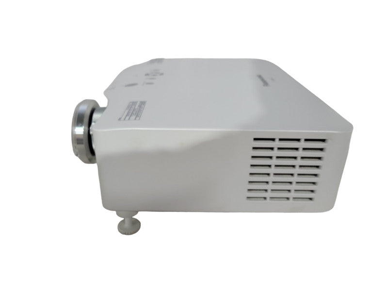 Panasonic PT-AX200U 720p 2000 Lumens 3LCD Home Theater Projector 965 Lamp Ho !