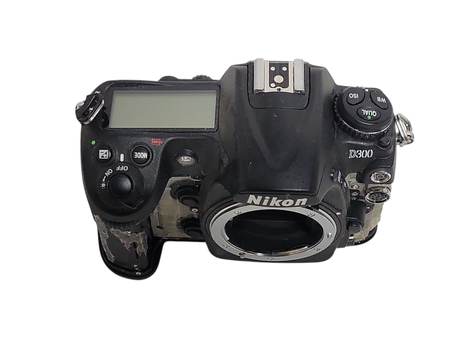 Nikon D300 12.3MP Digital SLR Camera Body only, READ