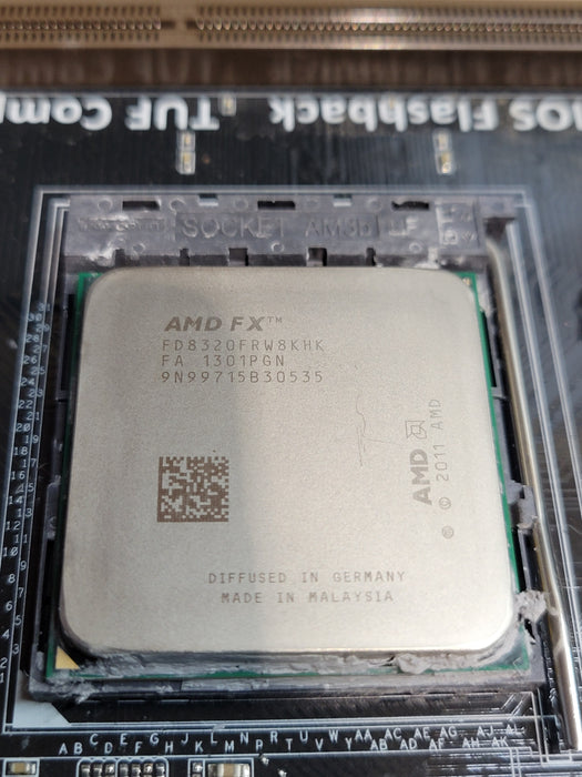 ASUS Sabertooth 990FX R2.0 w/ AMD FX-8320 NO RAM *READ*