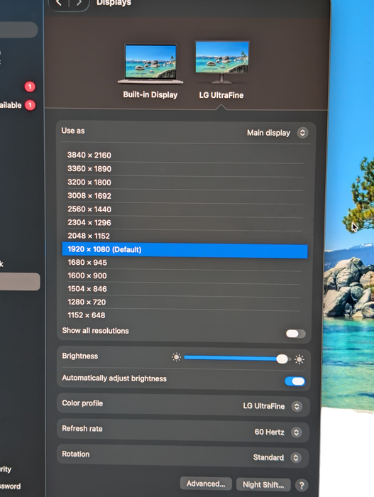 24 inch 4K LG UltraFine Thunderbolt Monitor for Apple 24MD4KLB