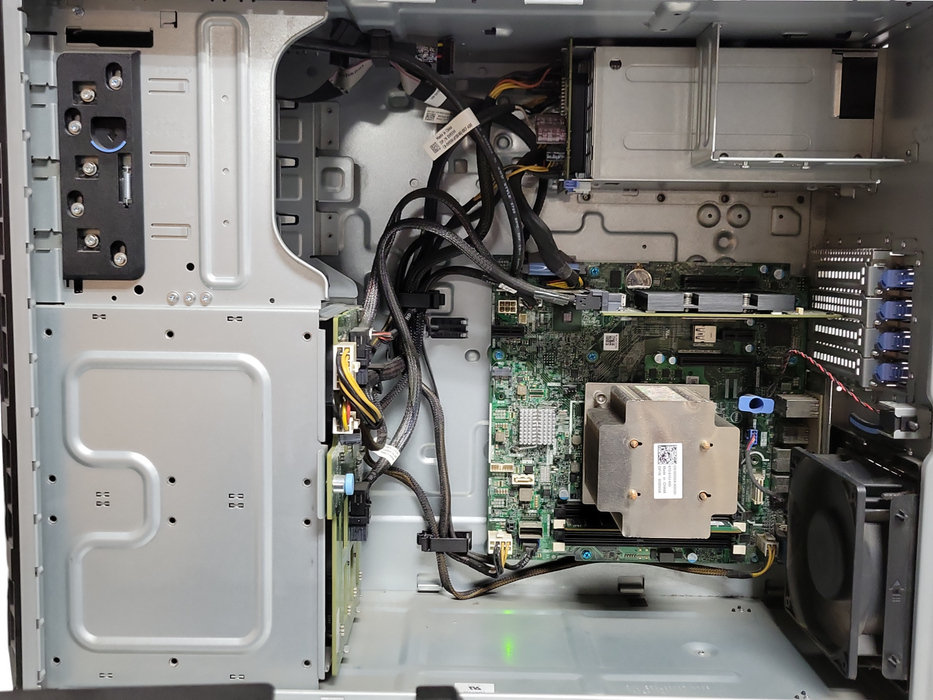 Dell PowerEdge T330 Xeon E3-1240v5 3.50GHz 8GB DDR4 PERC H330, 2x PSU, 3.5" bays