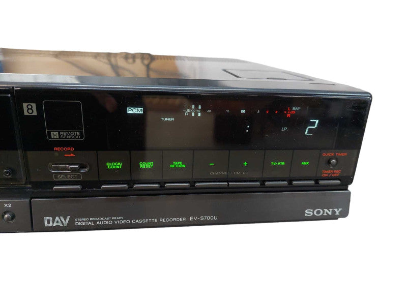 Sony DAV Digital Audio Video8 Cassette Recorder EV-S700U =