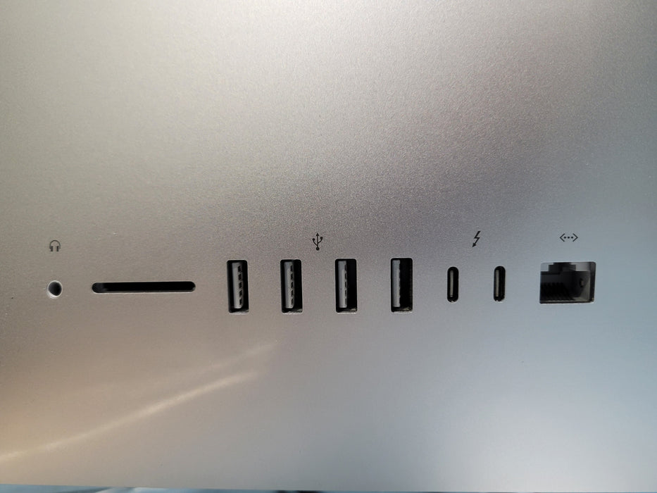Apple iMac Retina 4K 21.5" Late 2019 i3-8100 8GB RAM 250GB SSD AMD Pro 555X 2GB