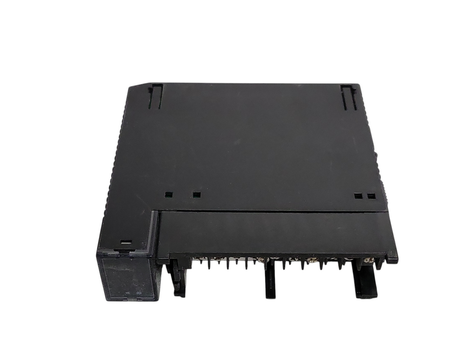 GE Fanuc IC693MDL940F Output Relay Module 2A 16PT, READ