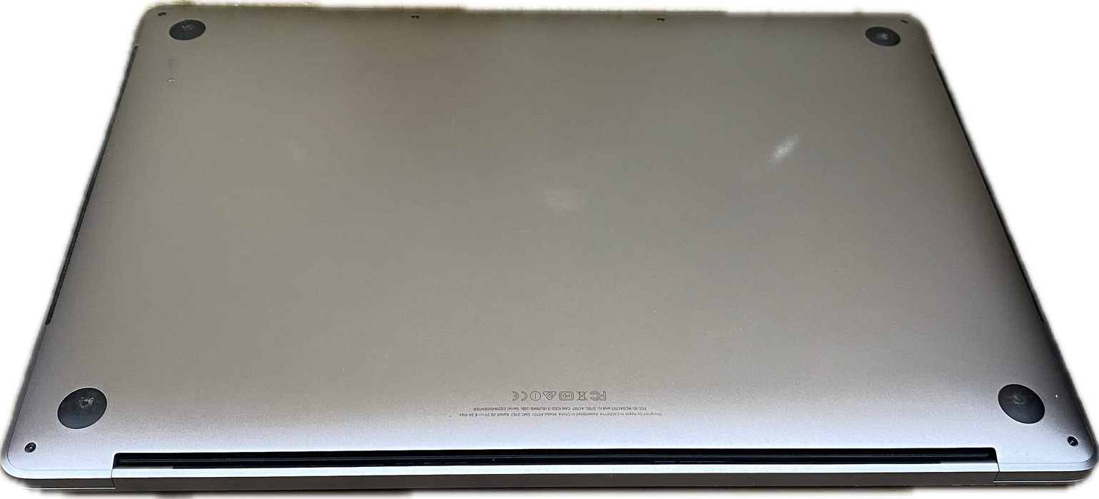 Apple MacBook Pro 15" 2017 i7-7820HQ Radeon Pro 560 GPU 16GB RAM 512GB SSD READ!