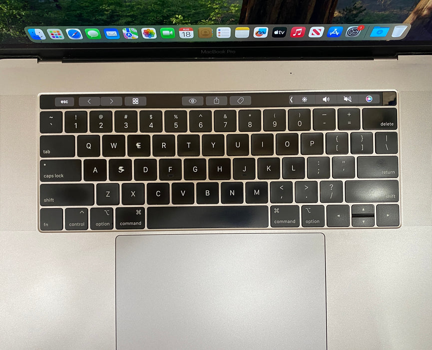 Apple MacBook Pro 15" 2019 i7-9750H Radeon Pro 555X GPU 16GB RAM 512GB SSD READ!