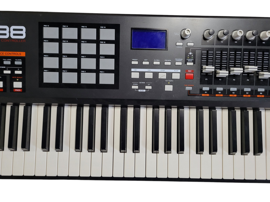 Akai MPK88 Professional 88-key USB/MIDI Hammer-Action Controller with Case READ