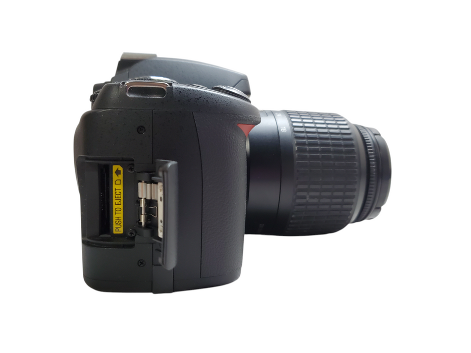 Nikon D40 DSLR Digital Camera w/ 18-55mm Lens - No Battery *READ*