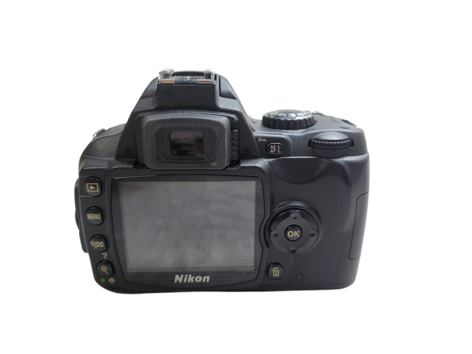 Nikon D40 DSLR Digital Camera w/ 18-55mm Lens - No Battery *READ*