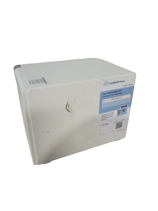 QNAP TS-451 4 Bays NAS, 8GB RAM, 4x 2TB HDD !