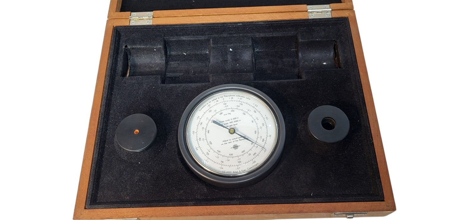 B&K Bruel & Kjaer Type 4220 Precision Sound Level Calibrator | Untested