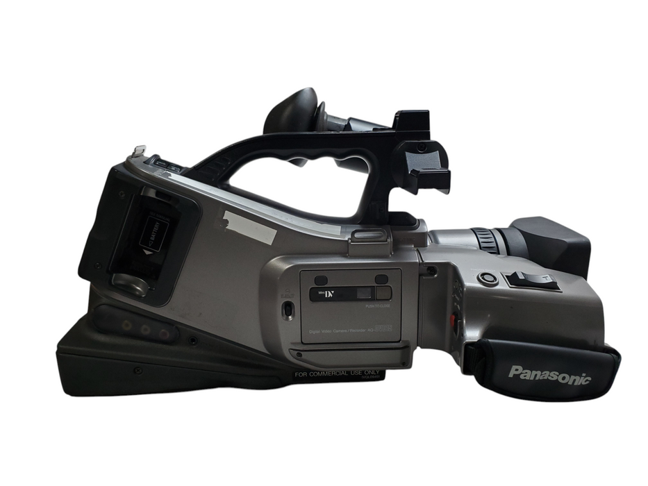 Panasonic AG-DVC15P 3CCD Professional MiniDV Camcorder w/ Case *READ*